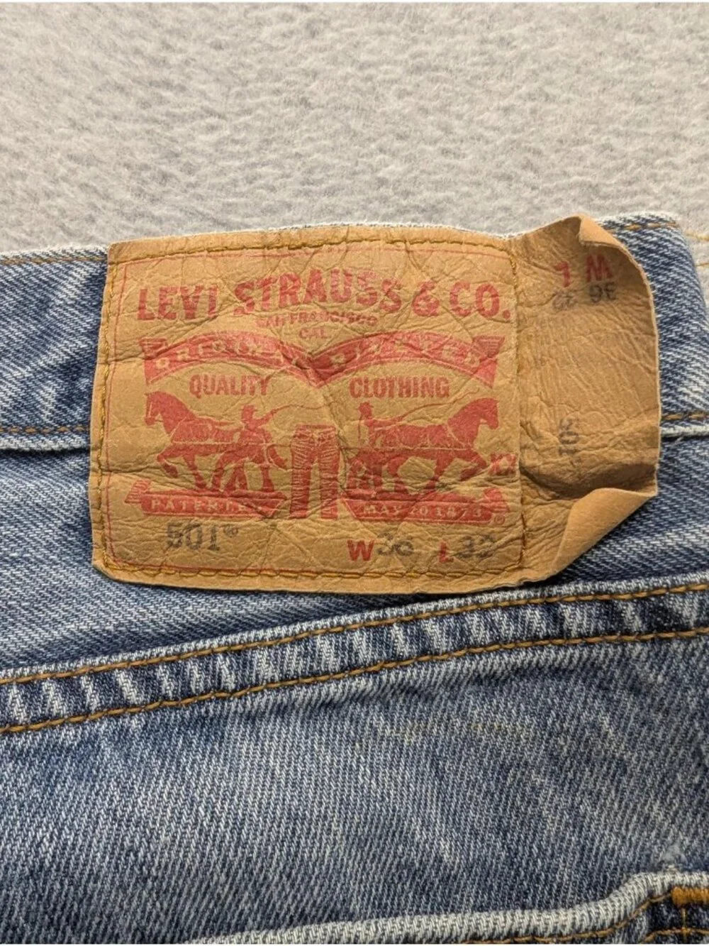 Levis 501 Jeans Mens 36x32 Blue Light Wash Straight Button Fly Denim Classic